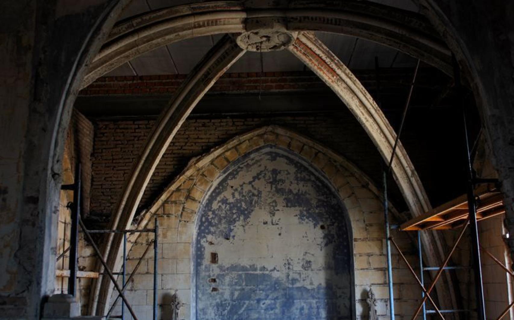 Interior del palacio del Canto del Pico