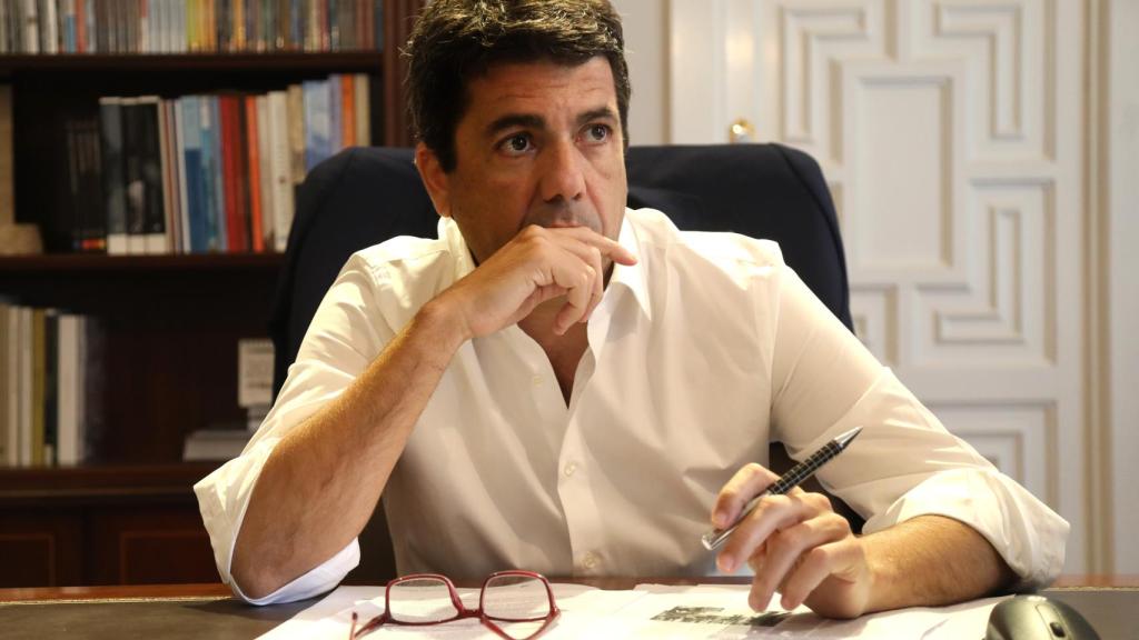 Mazón, en su despacho de trabajo.