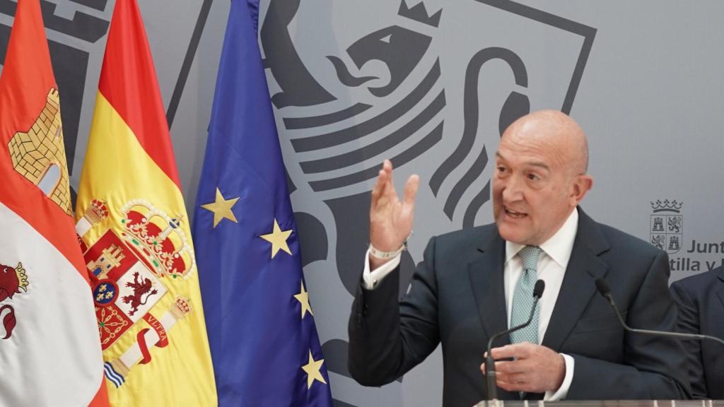 El consejero de Presidencia, Jesús Julio Carnero, durante la toma de posesión de altos cargos de su consejería