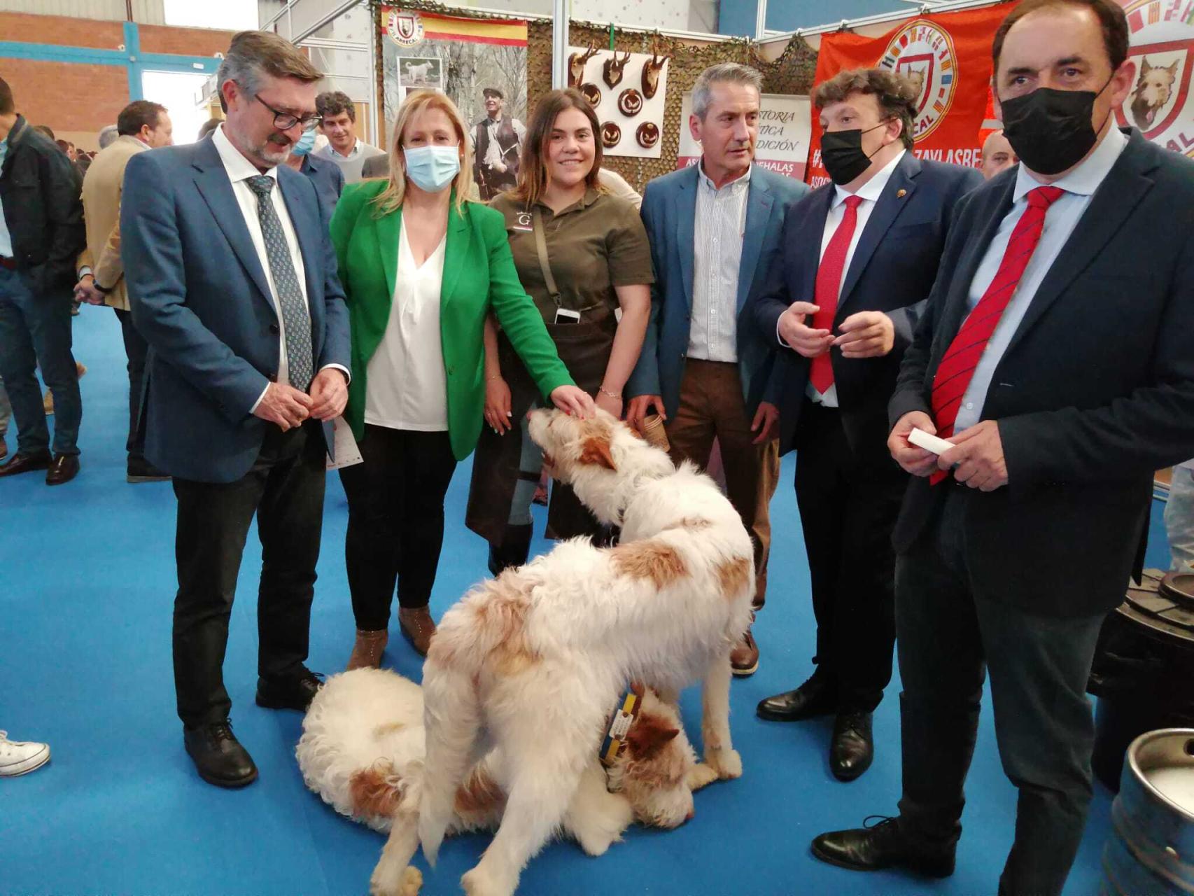 El director general de Patrimonio Natural y Política Forestal, José Ángel Arranz, asistió a la inauguración de la XVIII Feria cinegética Venalmazán