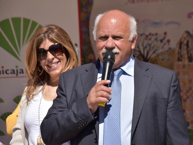 El alcalde de Hinojosa de Duero, durante la inauguración de la Feria del Queso de 2019