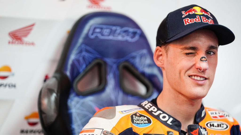 Pol Espargaró, en el box del equipo Repsol Honda.