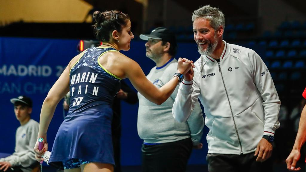 Carolina Marín y Fernando Rivas celebrando una victoria