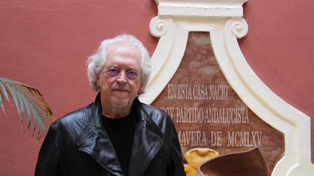 Alejandro Rojas Marcos en la Casa en la que se fundó el Partido Andalucista.