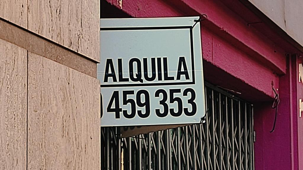 Cartel de alquiler.