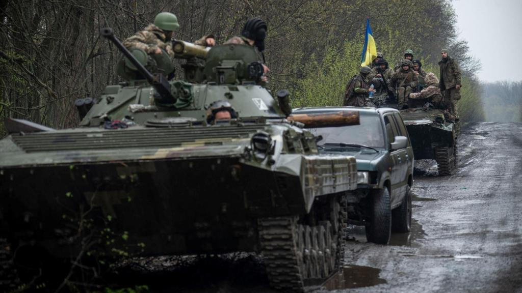 Dos tanques ucranianos en la región del Donbás.