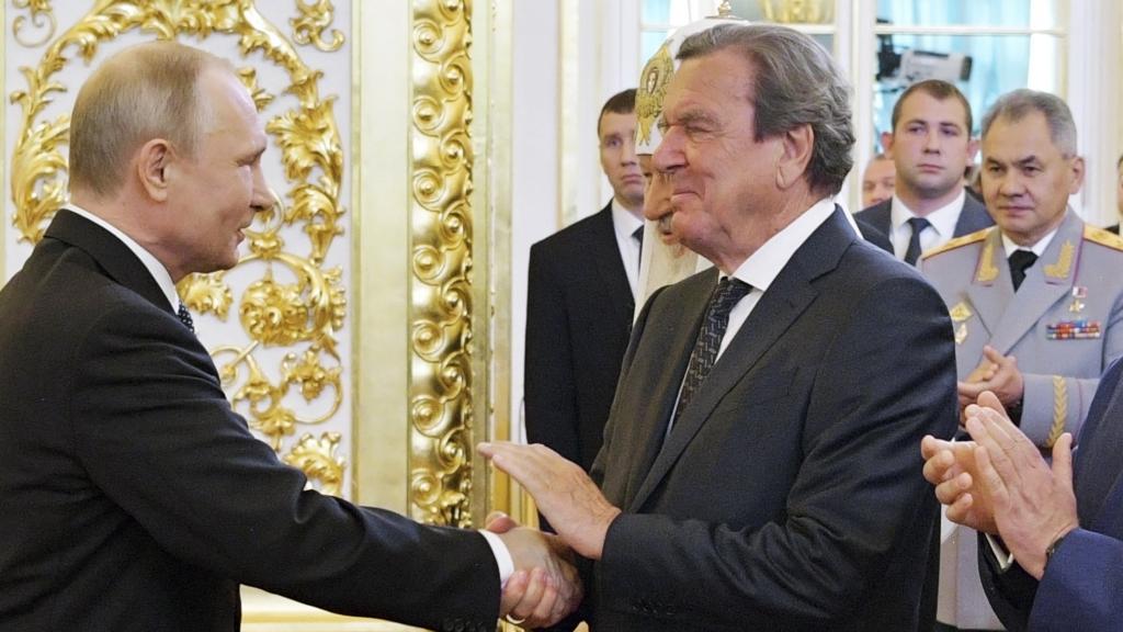 Schröder, en la toma de posesión de Putin como presidente, en el Palacio de Moscú.
