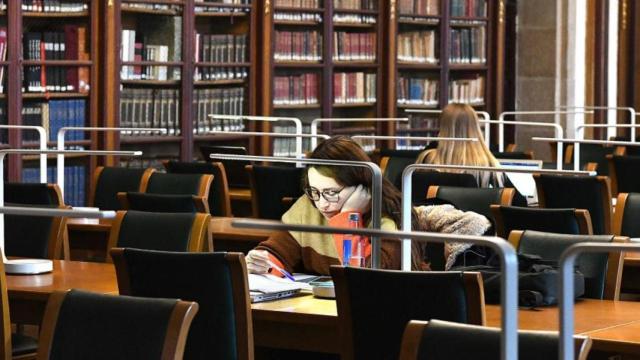 Imagen de archivo de la biblioteca de Xeografía e Historia de la USC.