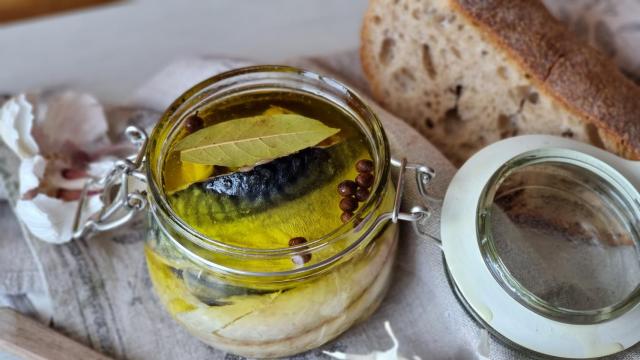 Caballa en aceite, cómo hacer tu conserva casera con este pescado