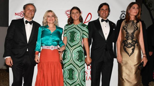 Tana Rivera posa junto a sus padres, Francisco Rivera y Eugenia Martínez de Irujo, y sus parejas.