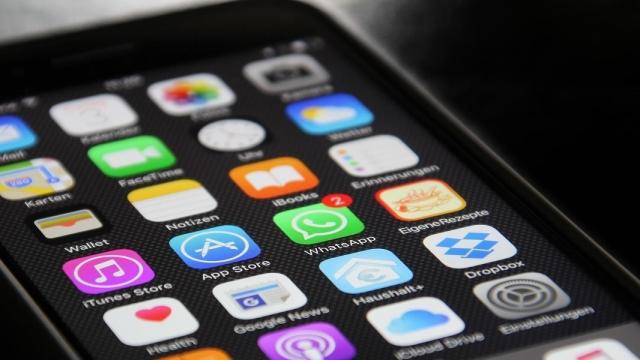 Aplicaciones en la pantalla de un teléfono móvil.