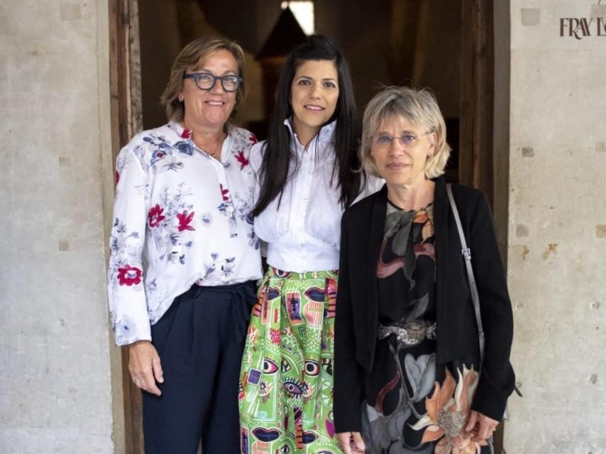 Mari Luz  Sánchez Tocino, junto a Blanca Miranda Serrano y Nelida Elena Balboa