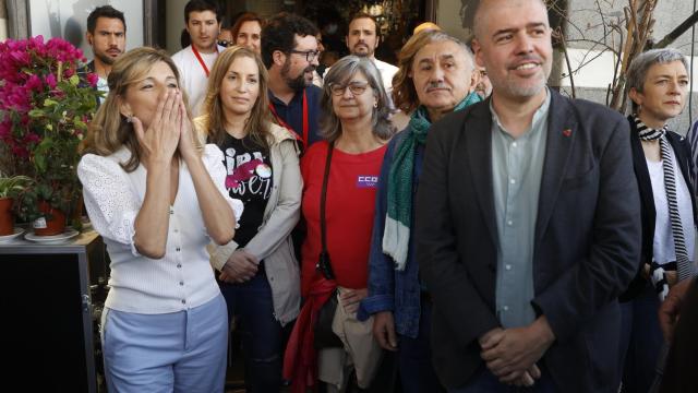 La vicepresidenta segunda del Gobierno, Yolanda Díaz, junto a los líderes de CCOO y UGT en el Primero de Mayo