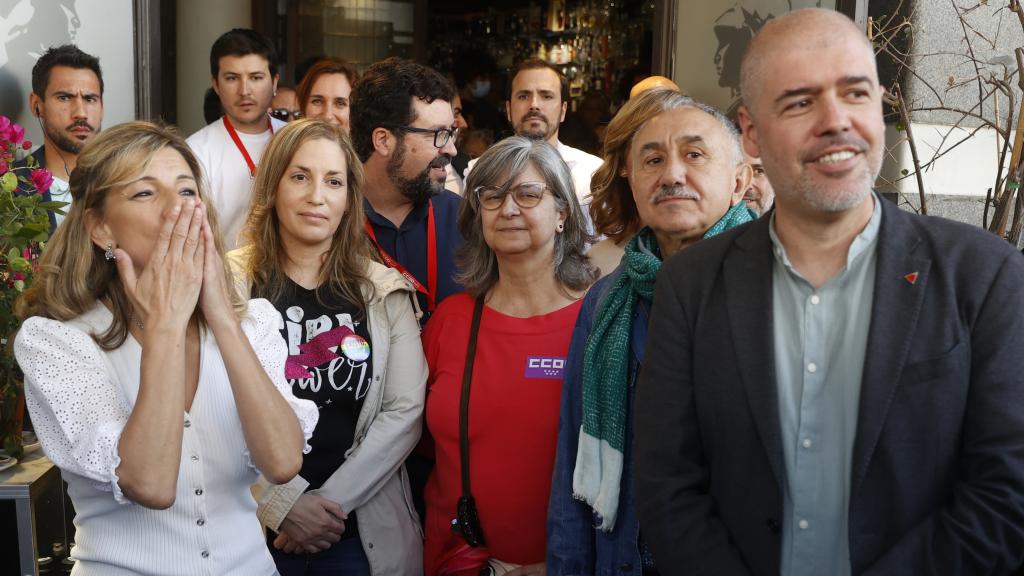 La vicepresidenta segunda del Gobierno, Yolanda Díaz, junto a los líderes de CCOO y UGT en el Primero de Mayo