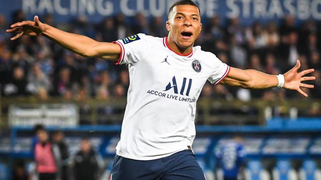Celebración de Kylian Mbappé de un gol con el PSG en la Ligue-1 2021/2022
