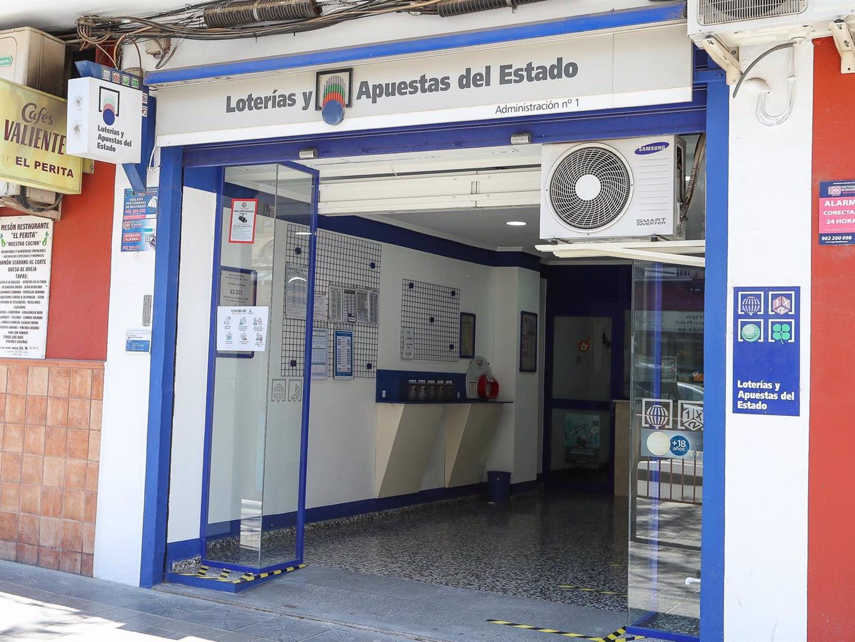 Exterior de una administración de lotería.