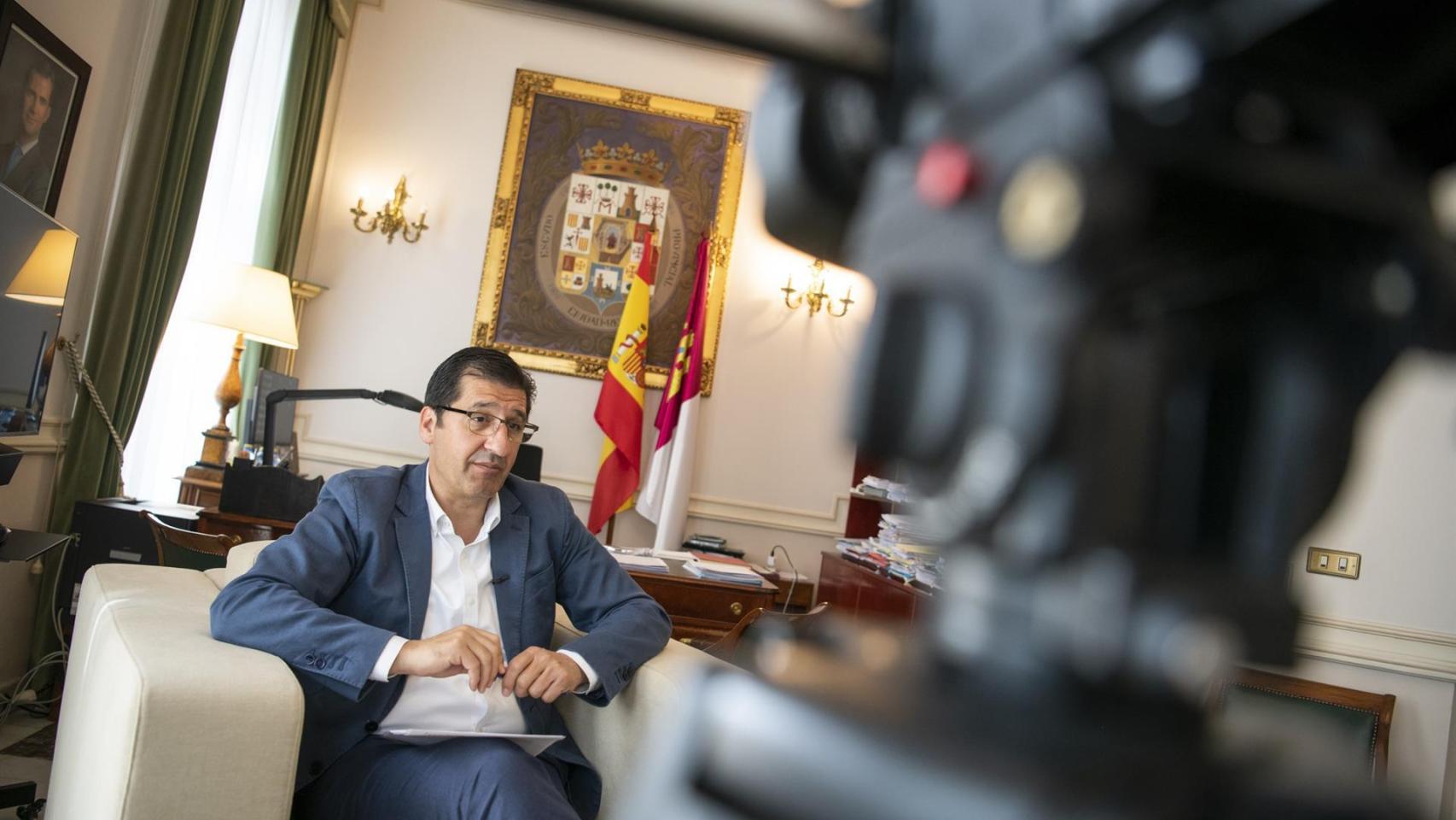 El presidente de la Diputación de Ciudad Real, José Manuel Caballero, entrevistado por Europa Press. Foto: Eusebio García del Castillo