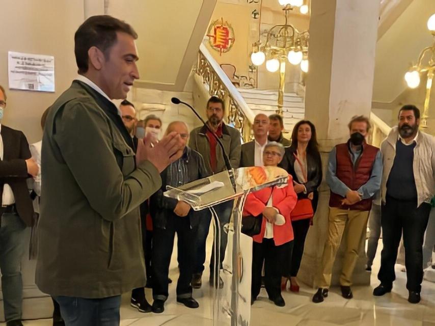 El secretario general de CCOO CyL, Vicente Andrés, habla en el Ayuntamiento de Valladolid, este domingo.