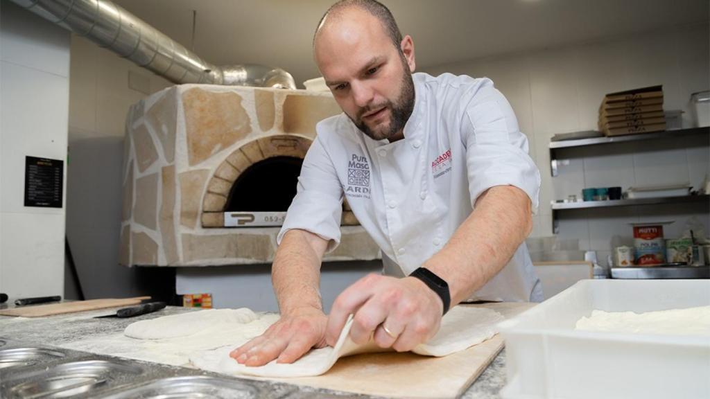 Alessandro Damiano es el chef de La Fabrica della Pizza.