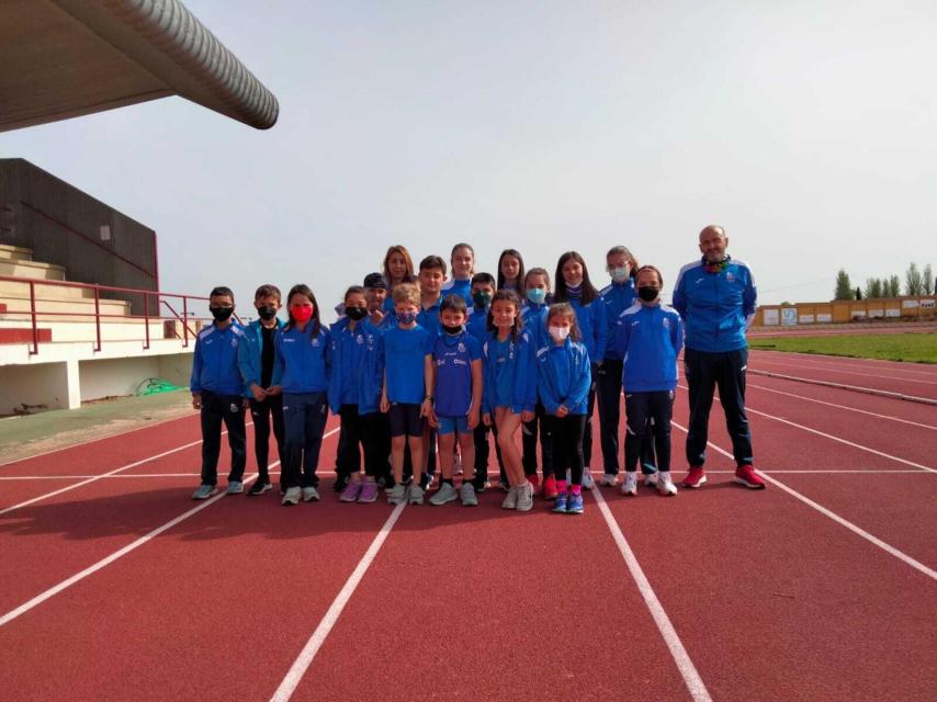 Imagen de algunos de los atletas del Club Benavente Atletismo durante las competiciones de este fin de semana.