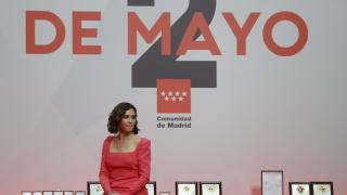 La presidenta de la Comunidad de Madrid, Isabel Díaz Ayuso, durante el acto de entrega de medallas de la Comunidad de Madrid y las condecoraciones de la Orden del Dos de Mayo, celebrado este lunes con motivo de la celebración del Dos de Mayo, Día de la Comunidad de Madrid.