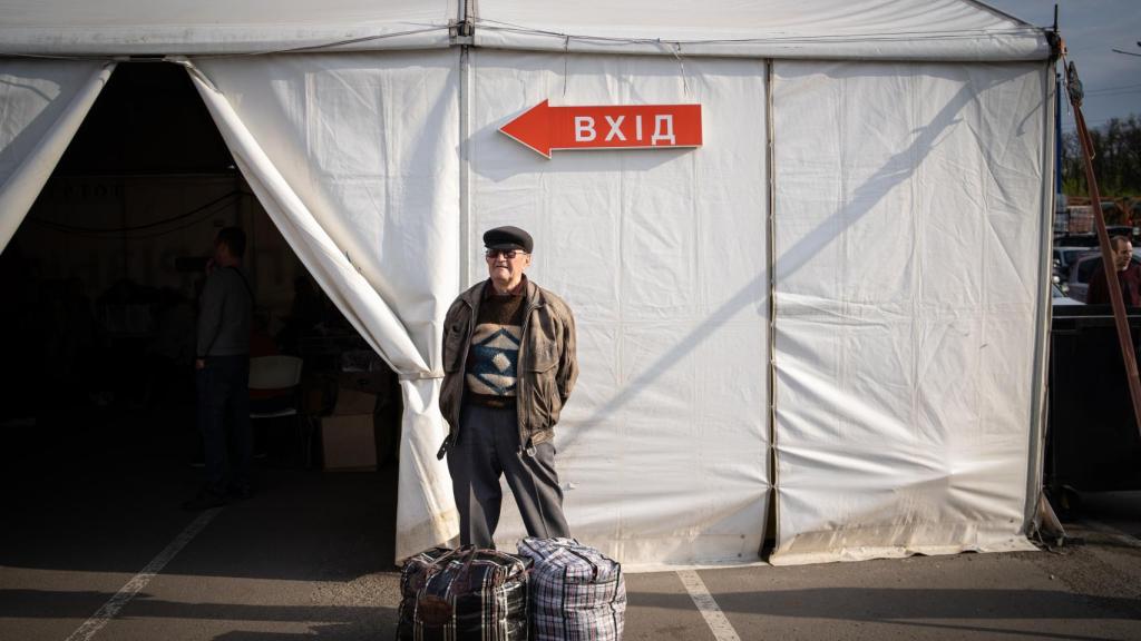 “Mariupol, Mariupol”, repite Konstantin tras dos meses viviendo en la ciudad más castigada por Putin.