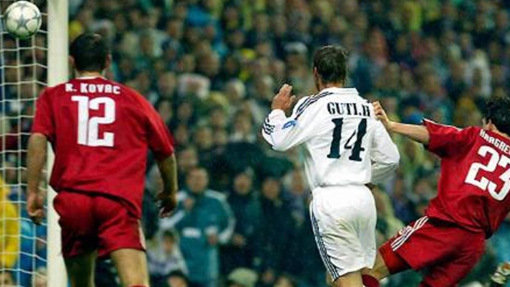 José María Gutiérrez 'Guti' marca el segundo gol de la vuelta de los cuartos de final de la Champions League ante el Bayern Múnich.