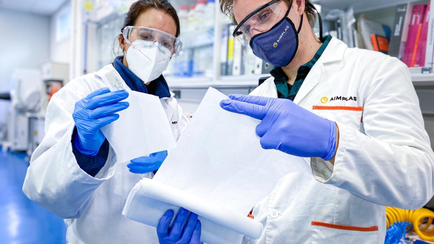 Proceso de investigación en nuevos materiales para mascarillas.
