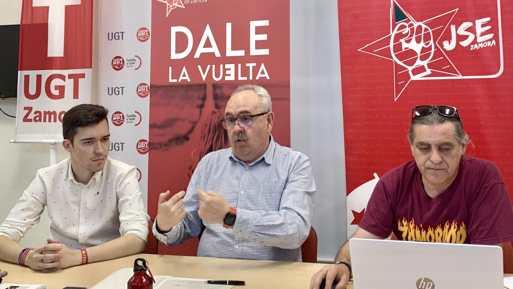 De izquierda a derecha: Emilio Ferrero, Secretario General de JSE-Zamora, Ángel del Carmen, Secretario General de UGT-Zamora y Antonio Salvador, Secretario de Acción Sindical de CCOO-Zamora