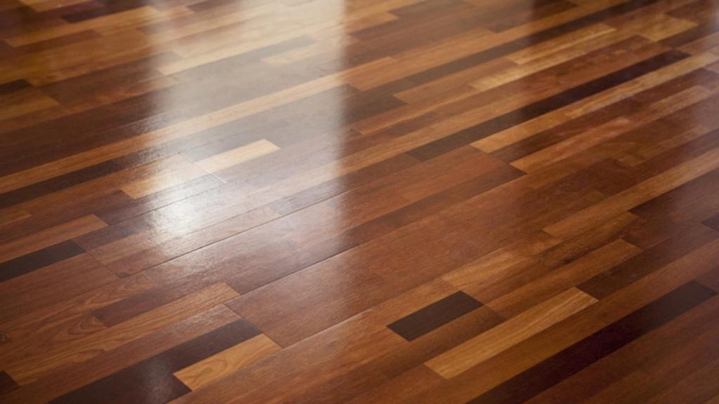 Trucos para restaurar y dar brillo a tu suelo de madera.