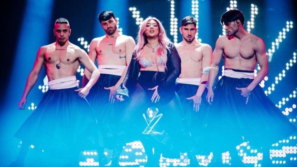 La censura de una de las imágenes del ensayo de Albania ha provocado una gran controversia.