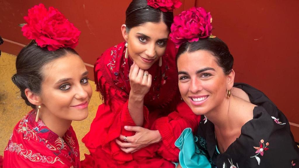 Victoria Federica con sus amigas en la Feria de Abril.