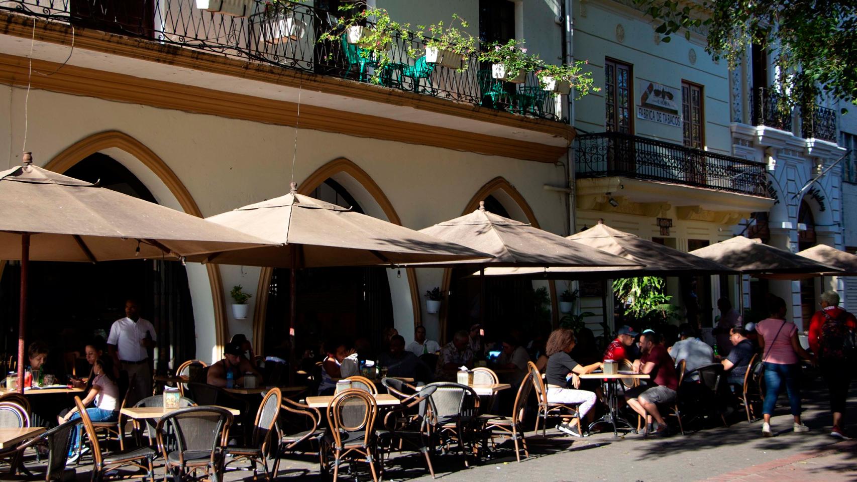 Terraza del Café del Conde, en Santo Domingo. Foto: Café del Conde en Facebook