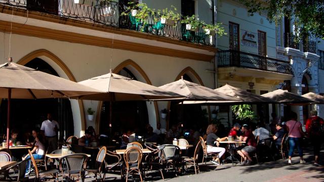 Terraza del Café del Conde, en Santo Domingo. Foto: Café del Conde en Facebook