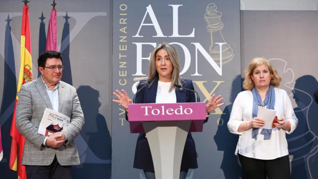 Milagros Tolón, alcaldesa de Toledo, durante la presentación de la Feria del Libro.