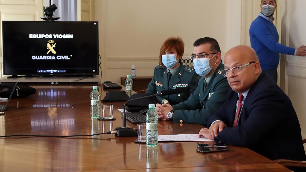 El subdelegado del Gobierno, Faustino Sánchez, acompañado por el teniente coronel jefe accidental de la Comandancia de la Guardia Civil de León, César Sánchez Sutil
