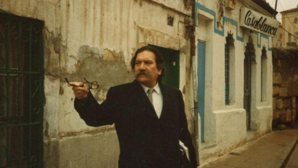 Caupolicán Ovalles por el antiguo Barrio Chino de Salamanca, al fondo el Bar Casablanca