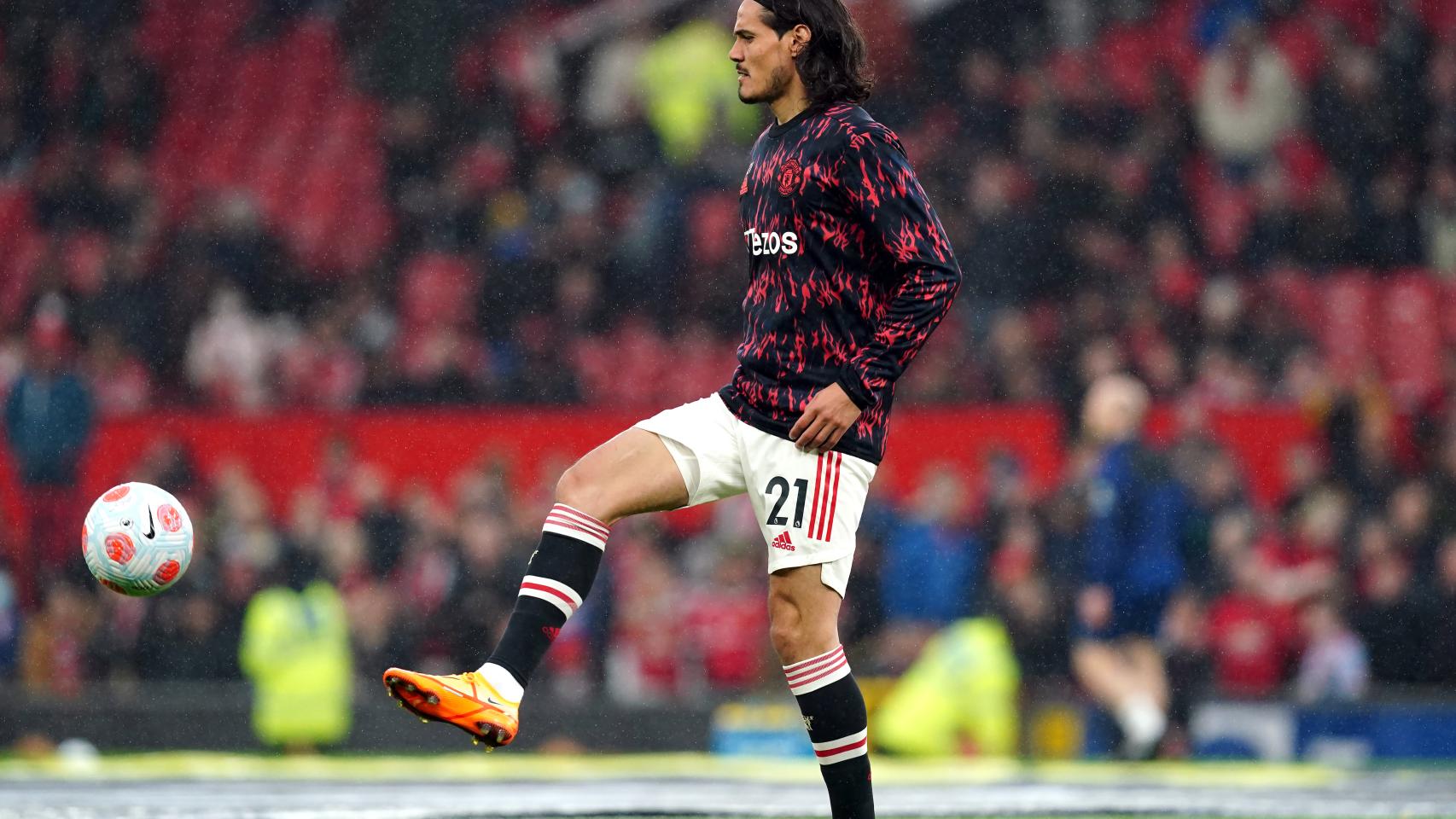Edinson Cavani, durante un calentamiento.