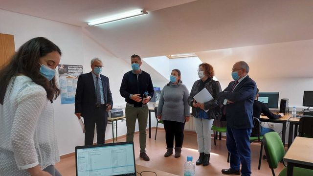 Emilio Álvarez en la visita al Aula Mentor abierta en Cabezón de Pisuerga.