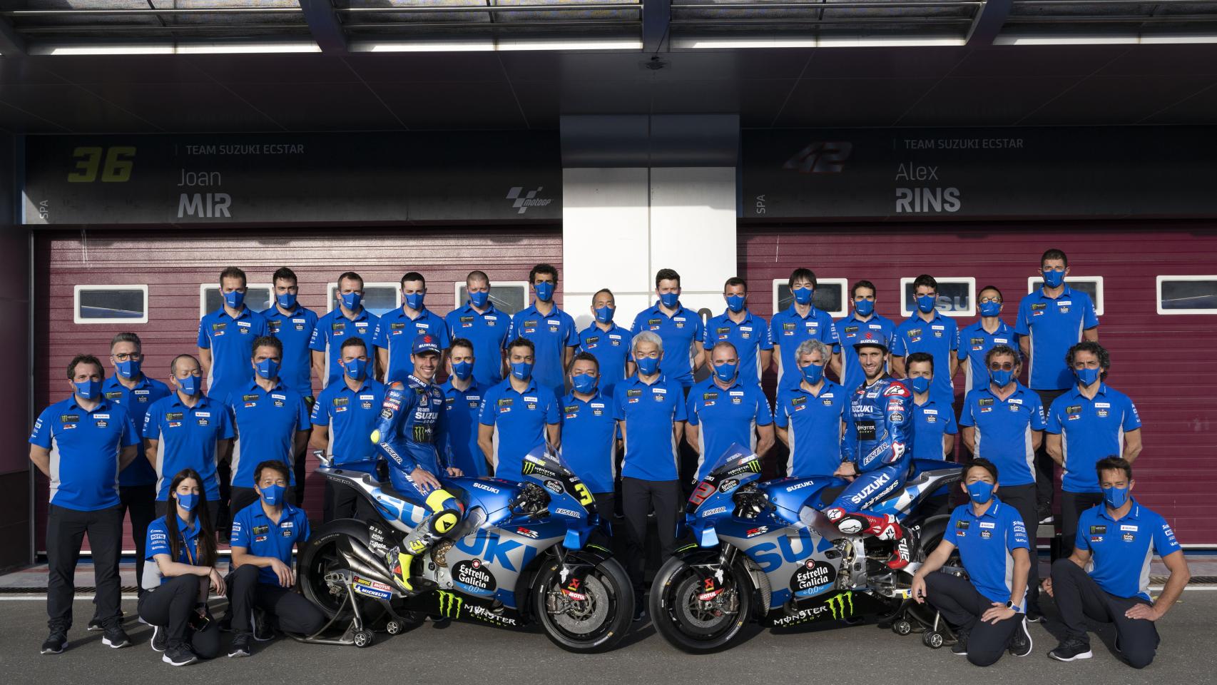 Alex Rins y Joan Mir, con sus respectivos equipos del Suzuki Ecstar.