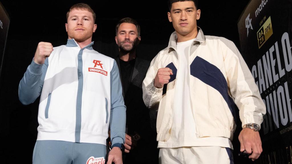 Saúl 'Canelo' Álvarez y Dmitry Bivol, antes de la rueda de prensa previa a su combate