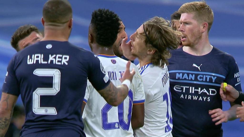 Manotazo de Laporte a Luka Modric