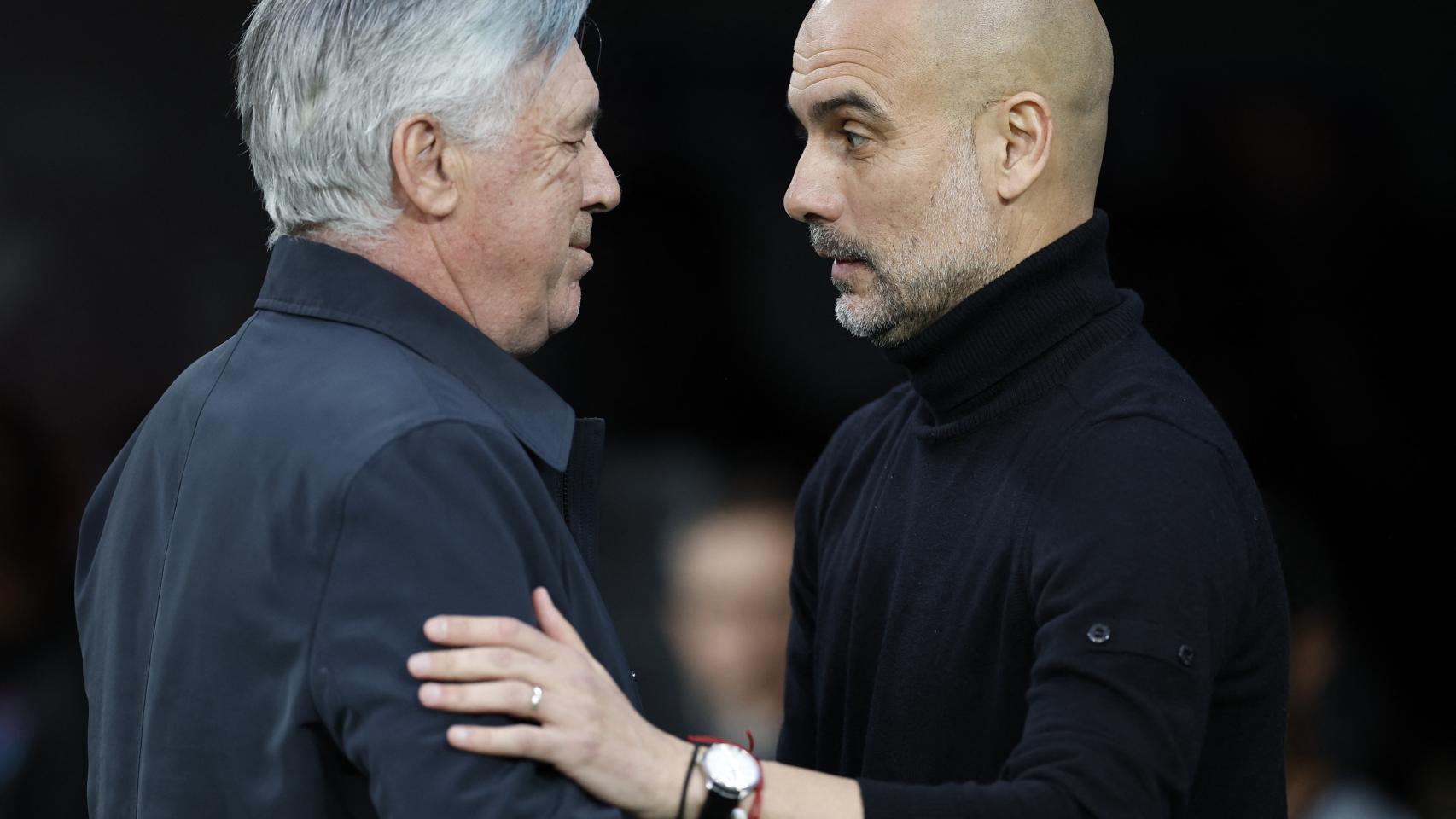 Carlo Ancelotti y Pep Guardiola se saludan antes del Real Madrid - Manchester City