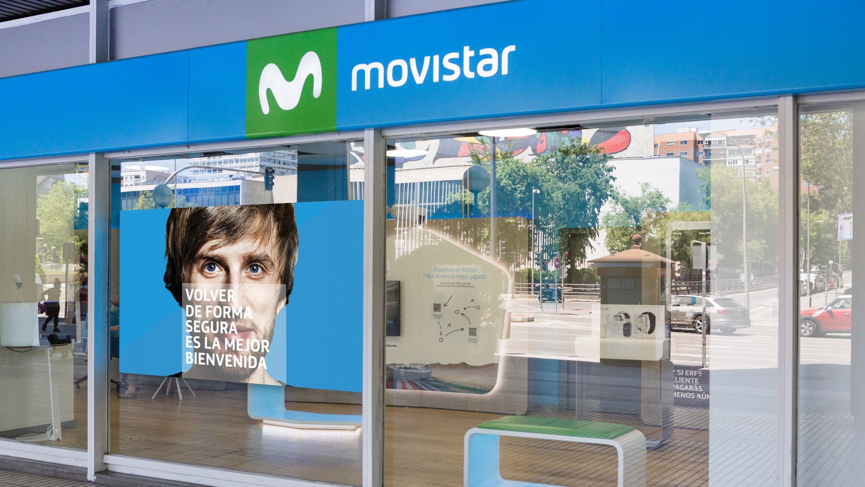 Fachada exterior de una tienda de Movistar.