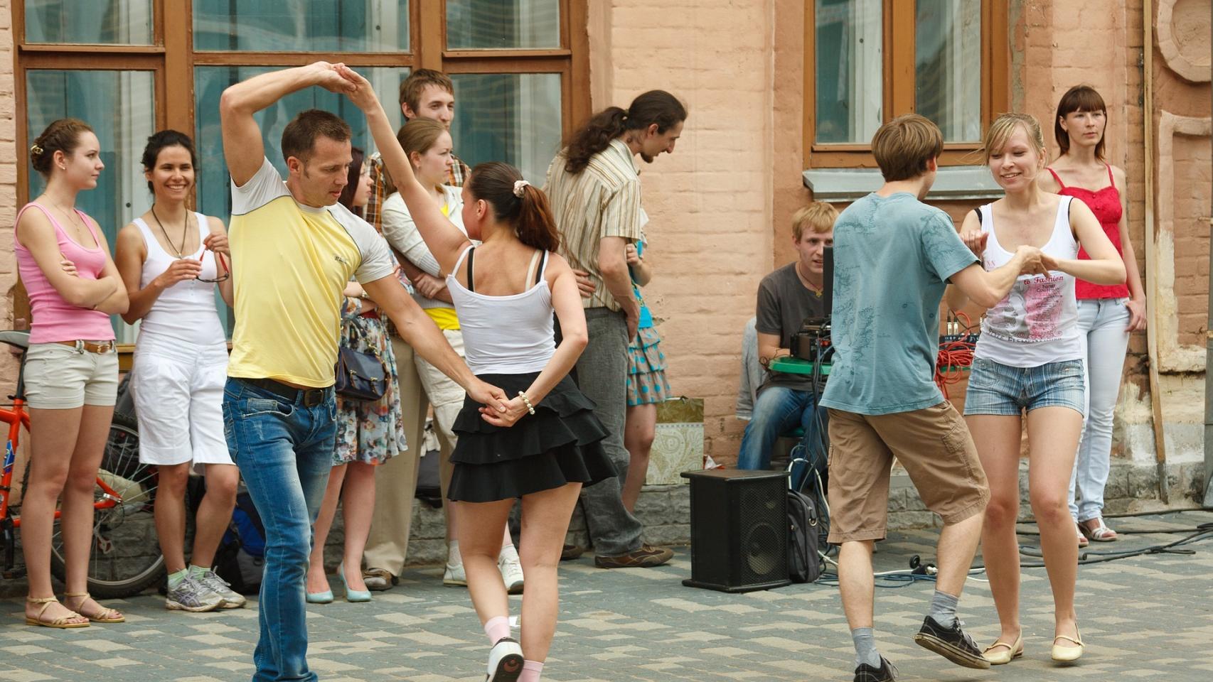 Qué es la kizomba y cómo empezar a practicar este baile