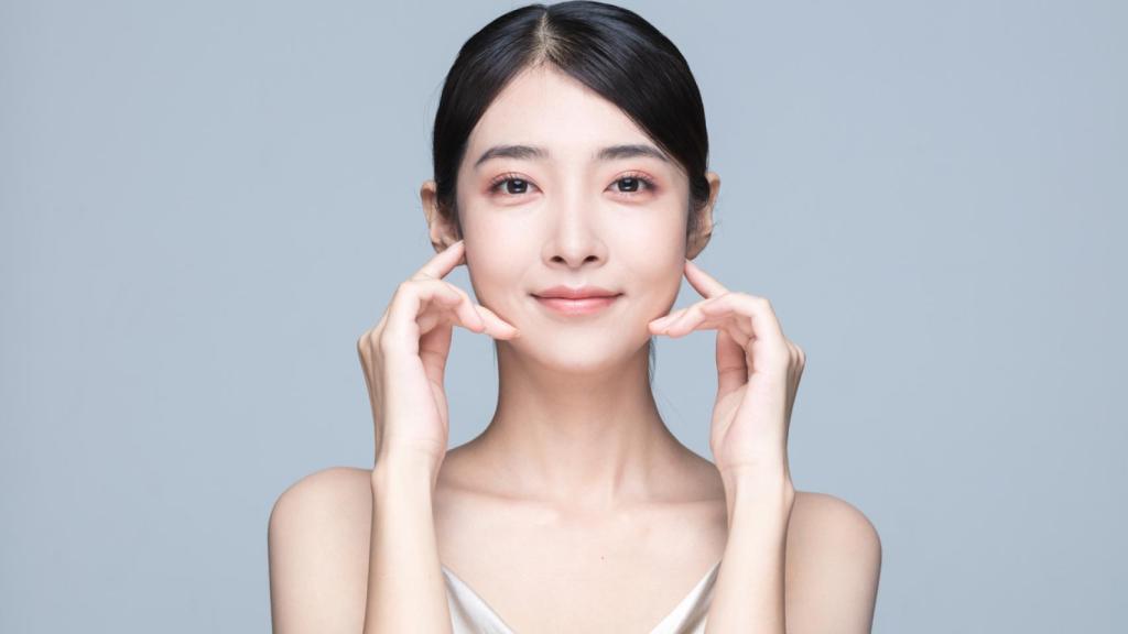 Los trucos de la gurú de belleza japonesa Hiroi Muraki con los que rejuvenece la mirada.