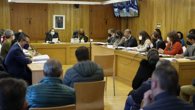 Acusados sentados en el banquillo en la vista de conformidad de la ‘Operación Pollo’, en la Audiencia Provincial de Lugo.