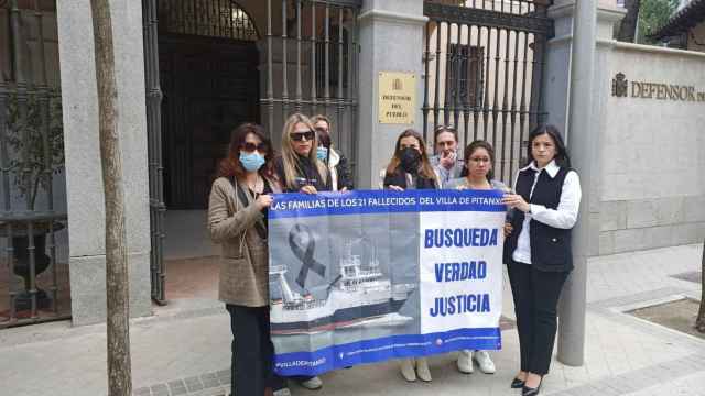 Familiares de los fallecidos en el Villa de Pitanxo.