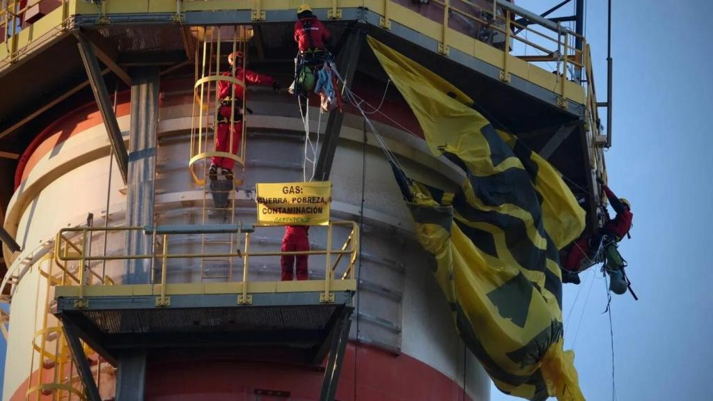 Escaladores de Greenpeace.