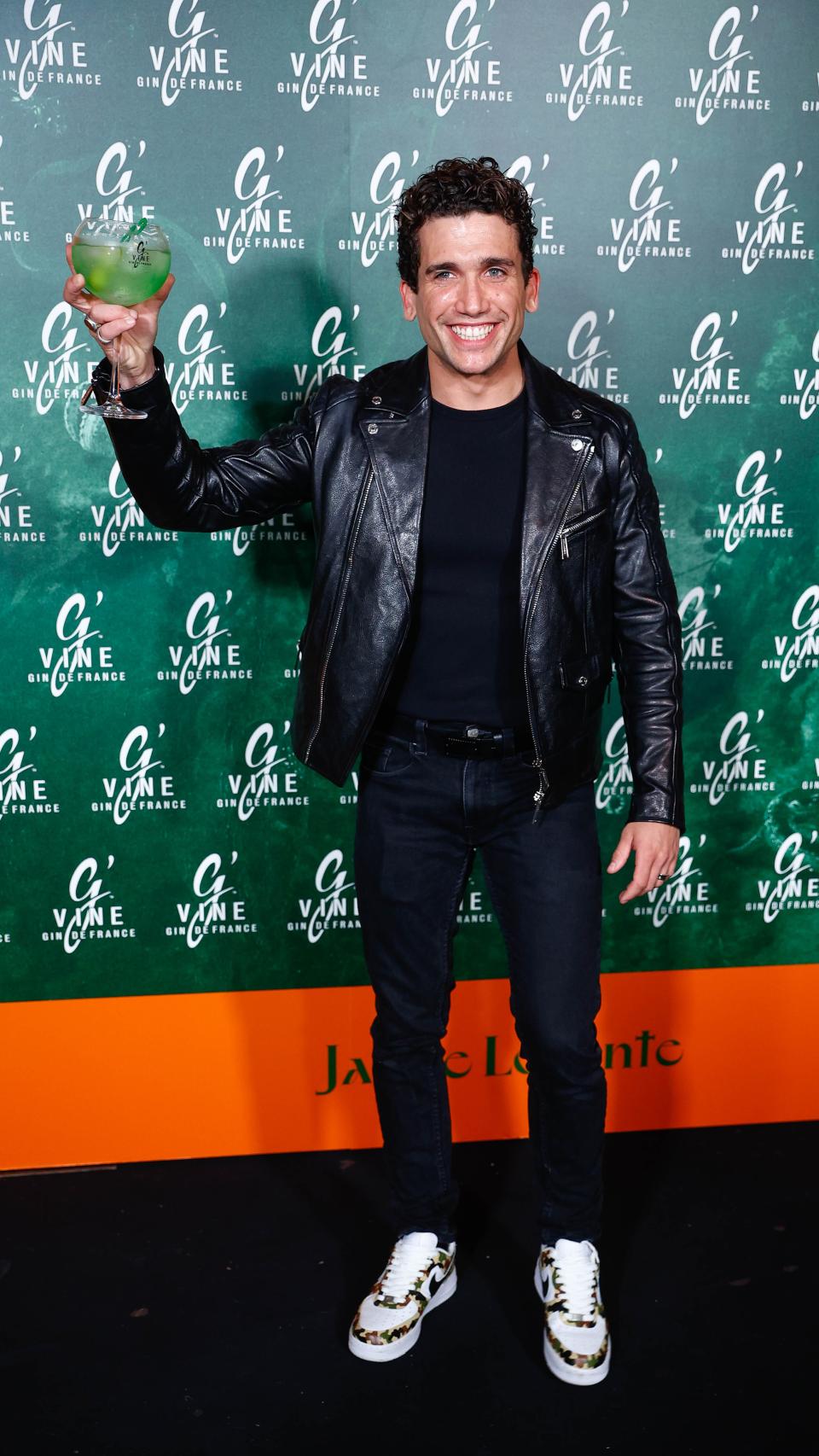 Lorente posando sonriente para los fotógrafos minutos antes de atender a EL ESPAÑOL.
